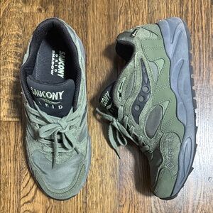 Lightly worn Saucony Shadow Grid 2 in good condition size 8.5